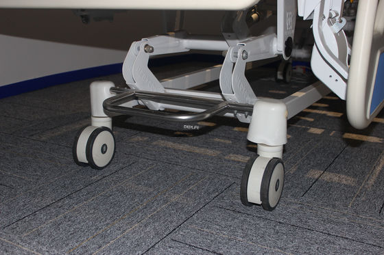 Cama de hospital eléctrica en frío del acero los 85in para el uso en el hogar W105 blanco con el retrete