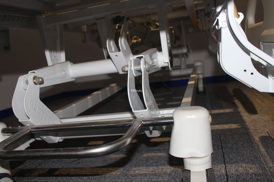 Cama de hospital eléctrica en frío del acero los 85in para el uso en el hogar W105 blanco con el retrete