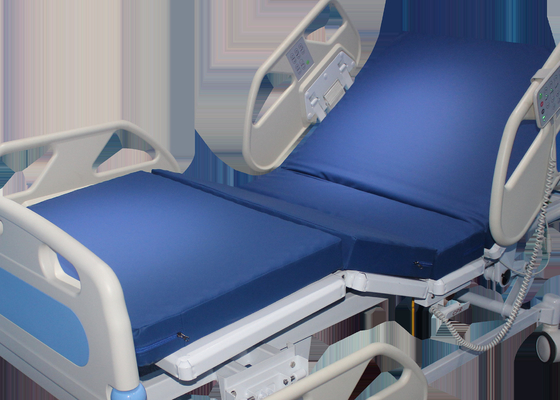 Un buen precio. cama eléctrica ajustable de ICU del hospital de 2200m m 950m m en blanco azul del ABS para el uso en el hogar en línea