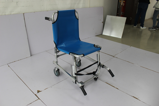 Un buen precio. Los 90CM 2 doblan la silla de ruedas convertible cum a la aleación de aluminio de la ambulancia del hospital del ensanchador en línea